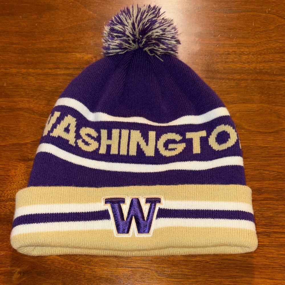 🏈NWOT Washington Huskies Nike Purple and Tan Washington Beanie